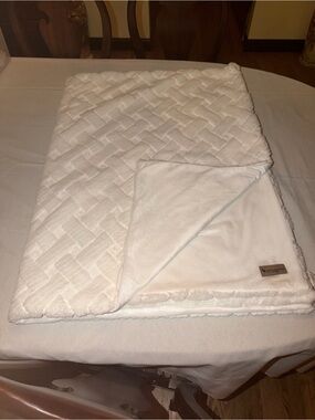 Koolaburra Quilted Cream Plush Throw Blanket